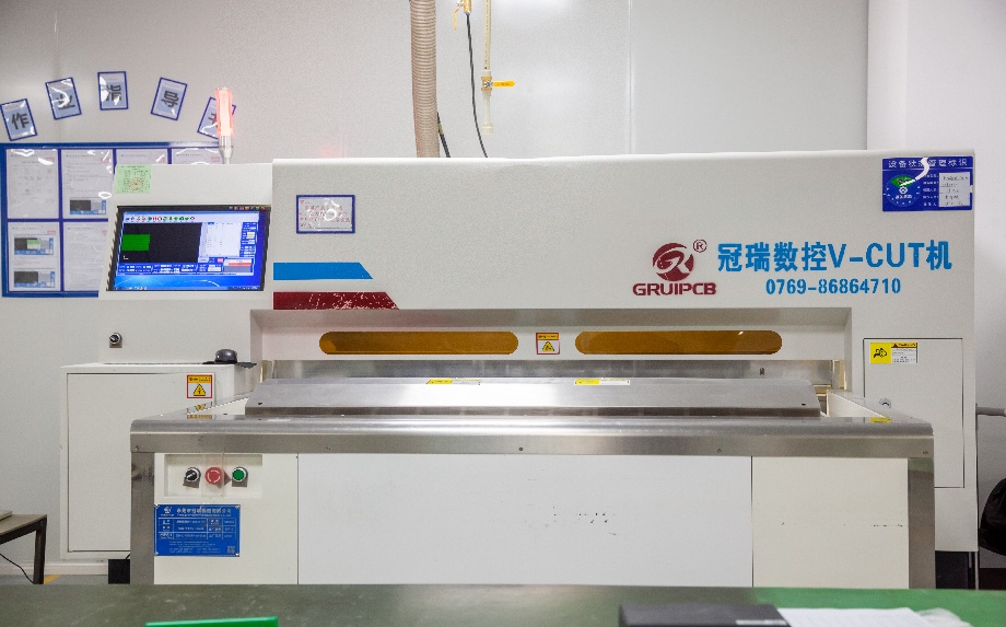 12、數(shù)控V-CUT機.jpg